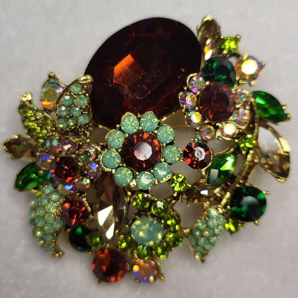 NEW Vintage-style Elegant Rhinestone Flower Cluster Woman's Brooch / Pendant